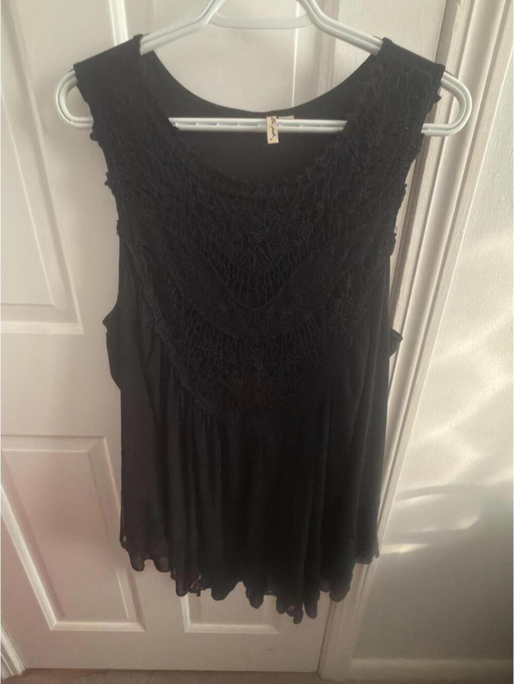 New With Tags Black Lace Floral Embroidered Women's Tank Top Size 1X